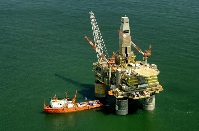 How to Invest in Crude Oil: Definition,Benefits, Risks & Strategies