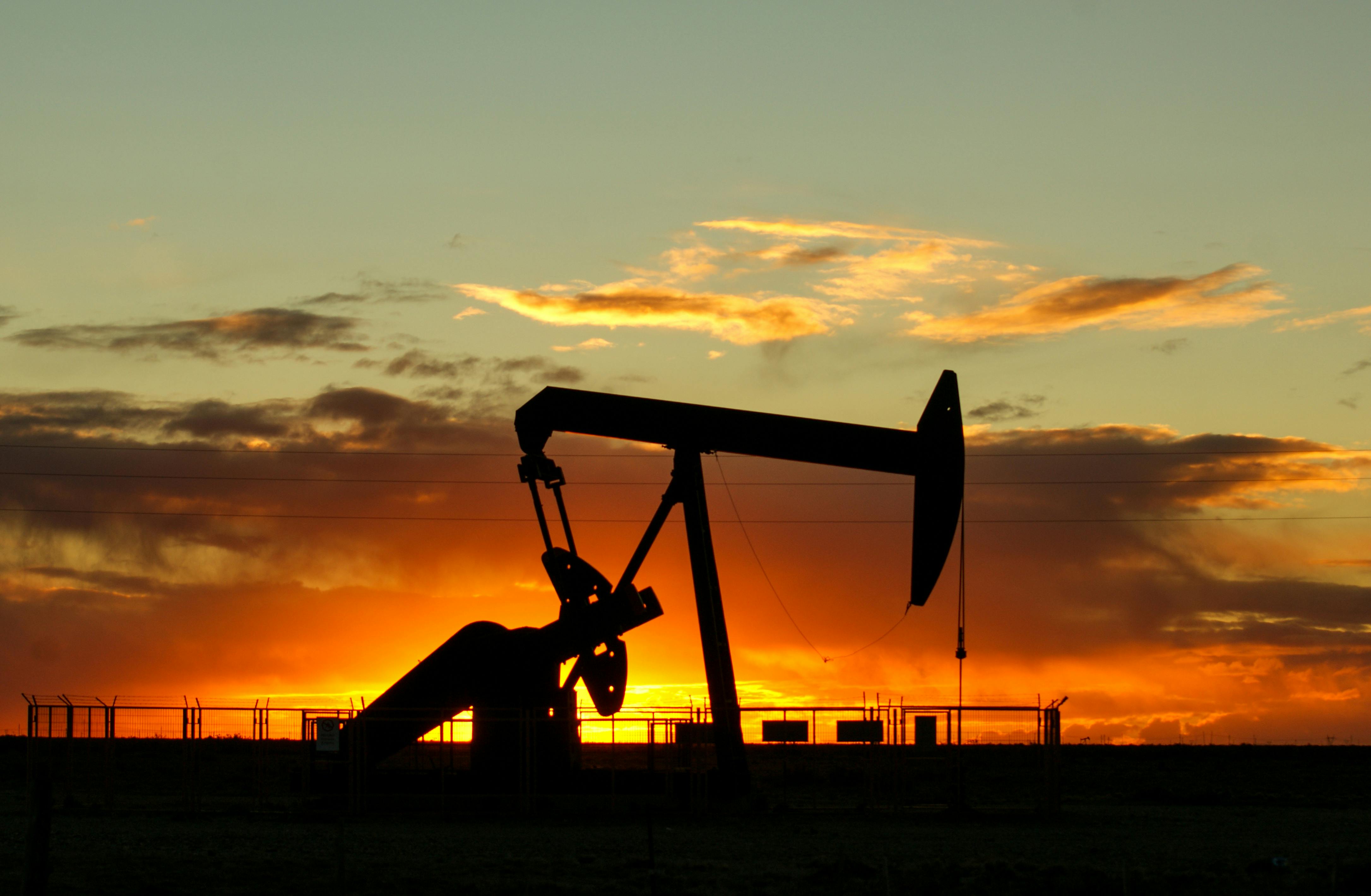 Investing in Oil: How to Trade and Buy Oil & Gas Stocks in 2026