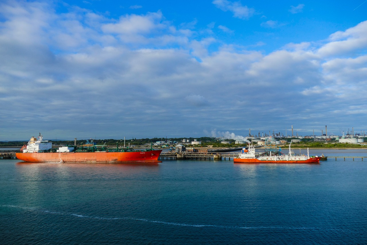 Investing in Oil and Gas: Strategies, Risks, and Opportunities