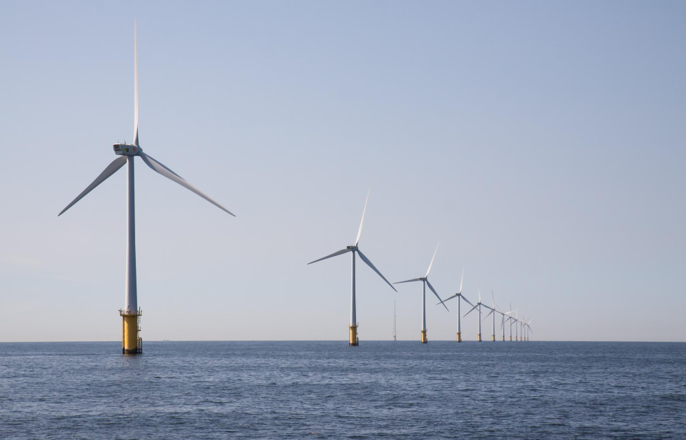 How Oil and Gas Companies Attract Investors: Strategy, Metrics, & ESG